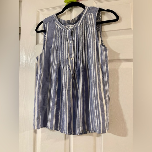 FREE w/bundle🙃 GAPSleeveless Blouse, size L (fits like a medium in the chest) - Picture 3 of 6